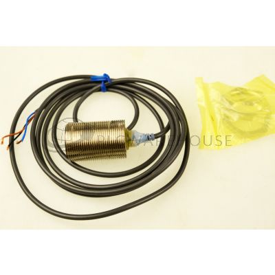 Omron E2A-M30KS15-WP-B1